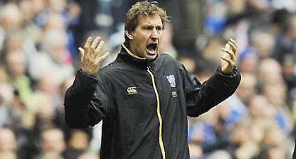 Κι επίσημα ο Άνταμς στην Πόρτσμουθ