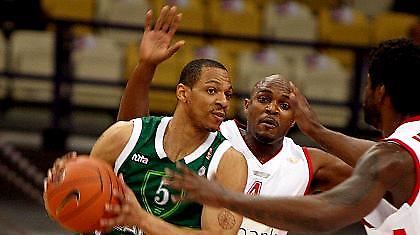 Μπράουν: «Να νικήσουμε τον Ολυμπιακό»