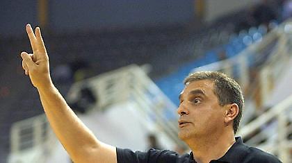 Πεδουλάκης: «Προσοχή σε ριμπάουντ και λάθη»