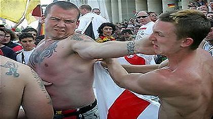 Σύλληψη πέντε Άγγλων πριν το ματς με Γερμανία