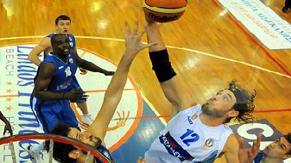 Δια χειρός Χαρίση…