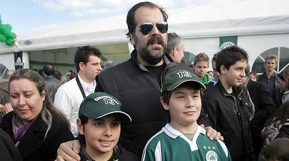 Αποθέωση για Πατέρα-Τεν Κάτε