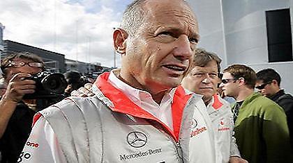 Ντένις: «Επιστροφή στην Αμερική εντός τριών ετών»