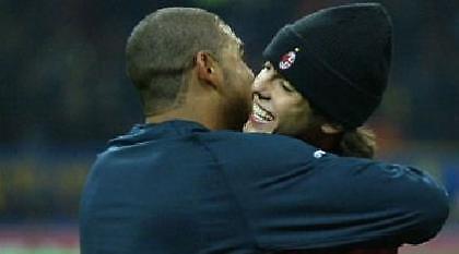 Κακά σε Αντριάνο: «Φύγε από την Ίντερ»