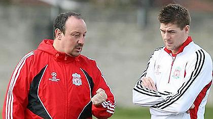 Μπενίτεθ: «Πρέπει να συγκεντρωθεί στο ποδόσφαιρο ο Τζέραρντ»