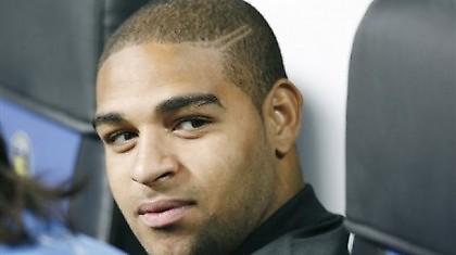 «Δεν φεύγει από την Ίντερ ο Αντριάνο»