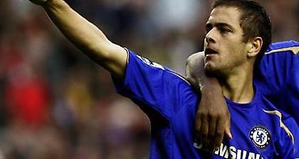 Τζ. Κόουλ: «Ασφαλώς και δεν φεύγω»