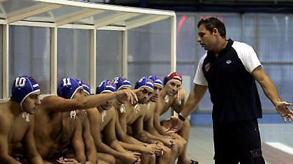 Πρώτη «μάχη» με Ποζίλιπο