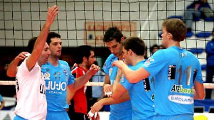 Πρώτος και αήττητος...