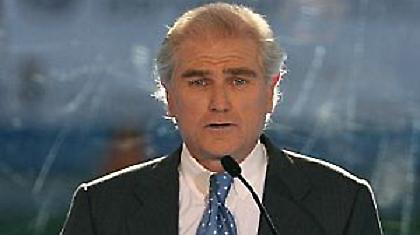 Δεν παραιτείται ο Καλντερόν