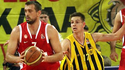 Όρθιος στο «Αλεξάνδρειο»