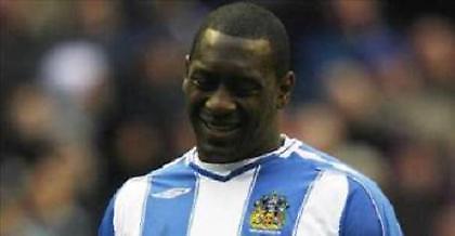 «Χωριάτης» ο Χέσκεϊ, στη Γουίγκαν ο Μίντο