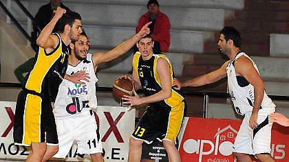 A2: Απτόητη η τριάδα