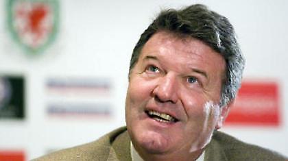 Ανανέωσε με Ουαλία ο Τόσακ