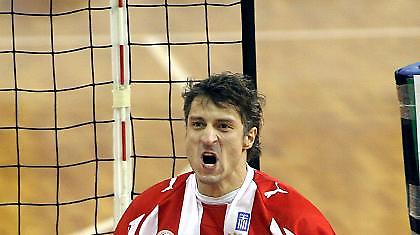 Χωρίς τρεις στη Σύρο