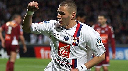 Σκέφτεται εξωτερικό ο Μπενζεμά