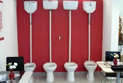 Cafe με ντεκόρ …τουαλέτες!