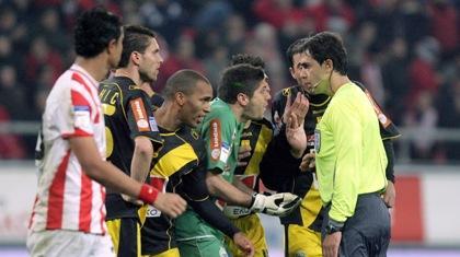 Παραπέμπονται οι διαιτητές του Ολυμπιακός-Άρης