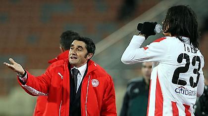 Θέλει και τους δύο, αλλά αυτοί δεν θέλουν ο ένας τον άλλο…