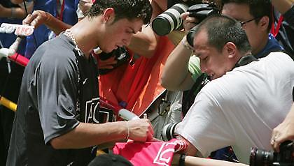 Φέργκιουσον: «Τέλος τα αυτόγραφα»!