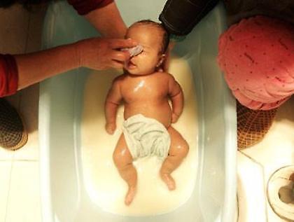 Μπάνιο με …μητρικό γάλα!!!