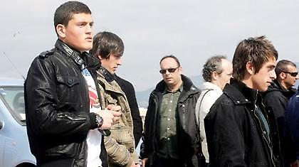 Τόπο στα νιάτα, γιατί…