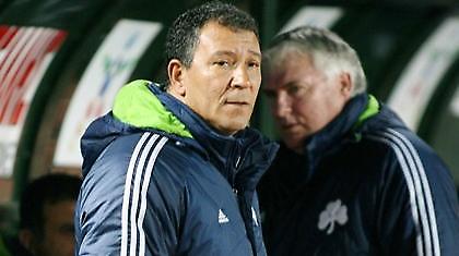 Να μείνει ή να φύγει ο Τεν Κάτε;