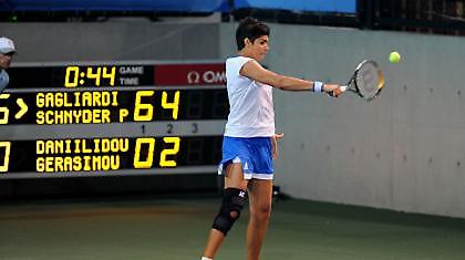 Συνεχίζει στο διπλό…