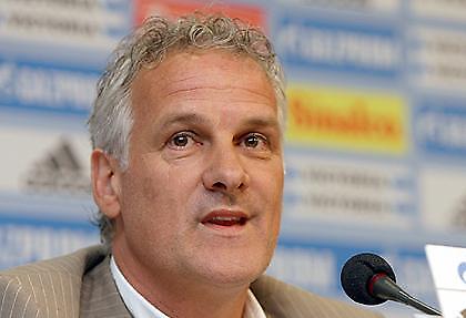 Αποχωρεί ο Ρούτεν από τη Σάλκε