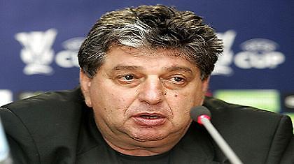 Σουμ: «Στην Ελλάδα κάθε ηλικιωμένη βλέπει ποδόσφαιρο...»