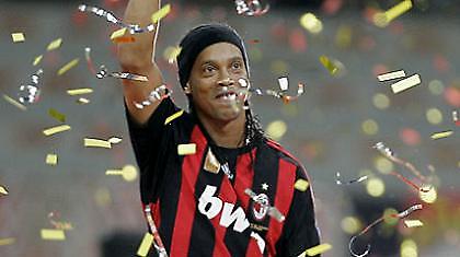 Σκέφτεται Μπαρτσελόνα ο Ροναλντίνιο