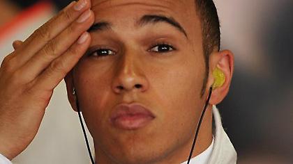 «Επεσε» από το βάθρο ο Χάμιλτον