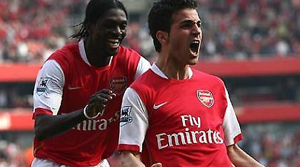 Τρεις μέσα, έξι έξω