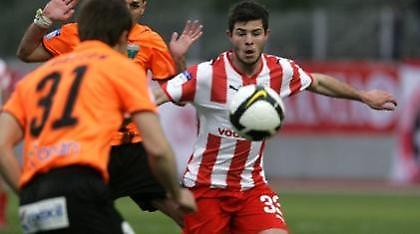 Τώρα, του κάνει όλα τα χατίρια! Άρα…