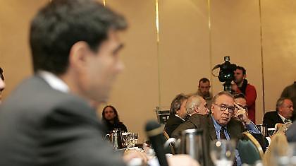 Η μισή μικτή κόσμου μεταγράφεται στην Ελλάδα