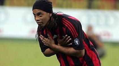 Δε φεύγει ο Ροναλντίνιο από τη Μίλαν
