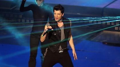 Έτοιμος να… πετάξει για τον τελικό ο Σάκης! (βίντεο)