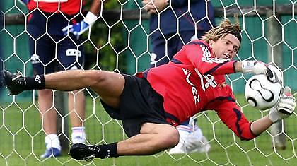 Εξετάζει τις επιλογές του ο Κουπέ