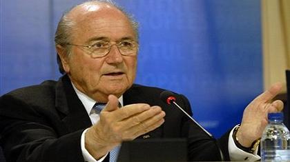 Μπλάτερ: «Οι διαιτητές να είναι επαγγελματίες»