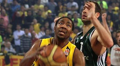 Παίρνει σκούπα…