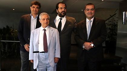 Αυτοί «τρώγονται» και… ο Κόκκαλης γελάει!