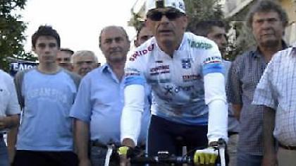 «Με το ποδήλατό του 55 ώρες για τα παιδιά της Αφρικής»