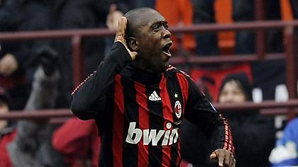 «Δεν φεύγει από τη Μίλαν ο Ζέεντορφ»