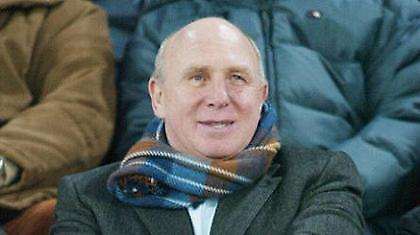 Παρελθόν ο Χένες από Χέρτα