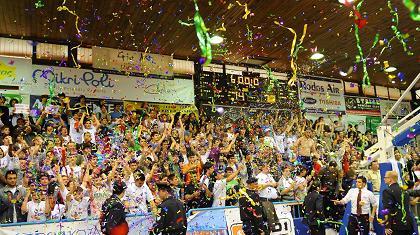 Με δύναμη την αγάπη του κόσμου