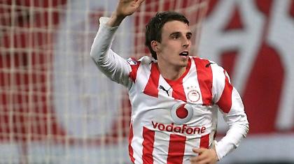 Είναι μαγνήτης ο Θρύλος και τους τραβάει όλους…