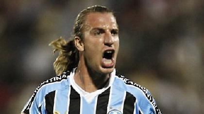 Ρατσιστική επίθεση Μάξι Λόπες σε Ελίκαρλος (Βίντεο)