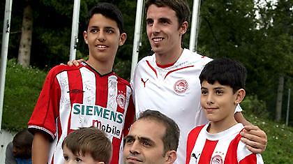 Στα «ερυθρόλευκα» το Ζέεφελντ