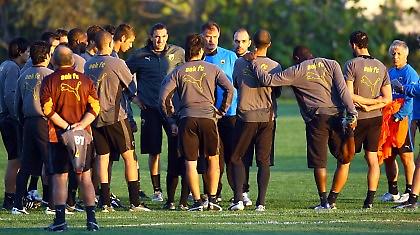 Σεμνά και ταπεινά! Δεν γίνεται αλλιώς…