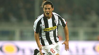 Στη Γιουβέντους παραμένει ο Καμορανέζι